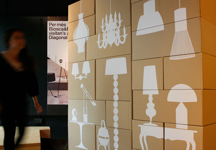 Shop window design for a lighting store outlet. 2010
