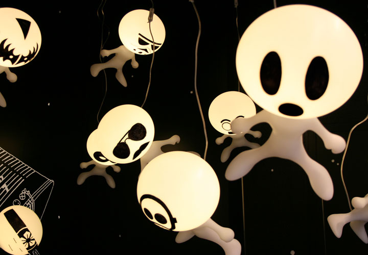 Biosca & Botey / Lighting store window display. 2010