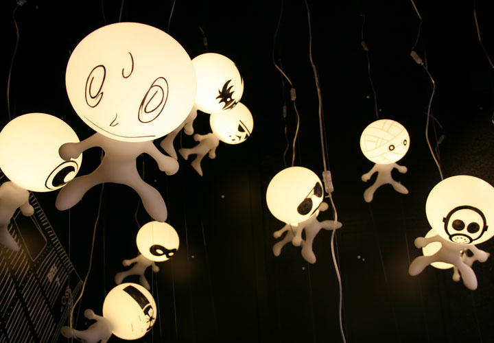 Biosca & Botey / Lighting store window display. 2010
